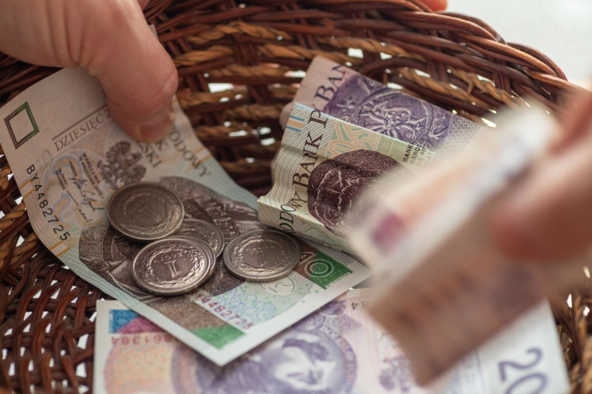 church organist playing