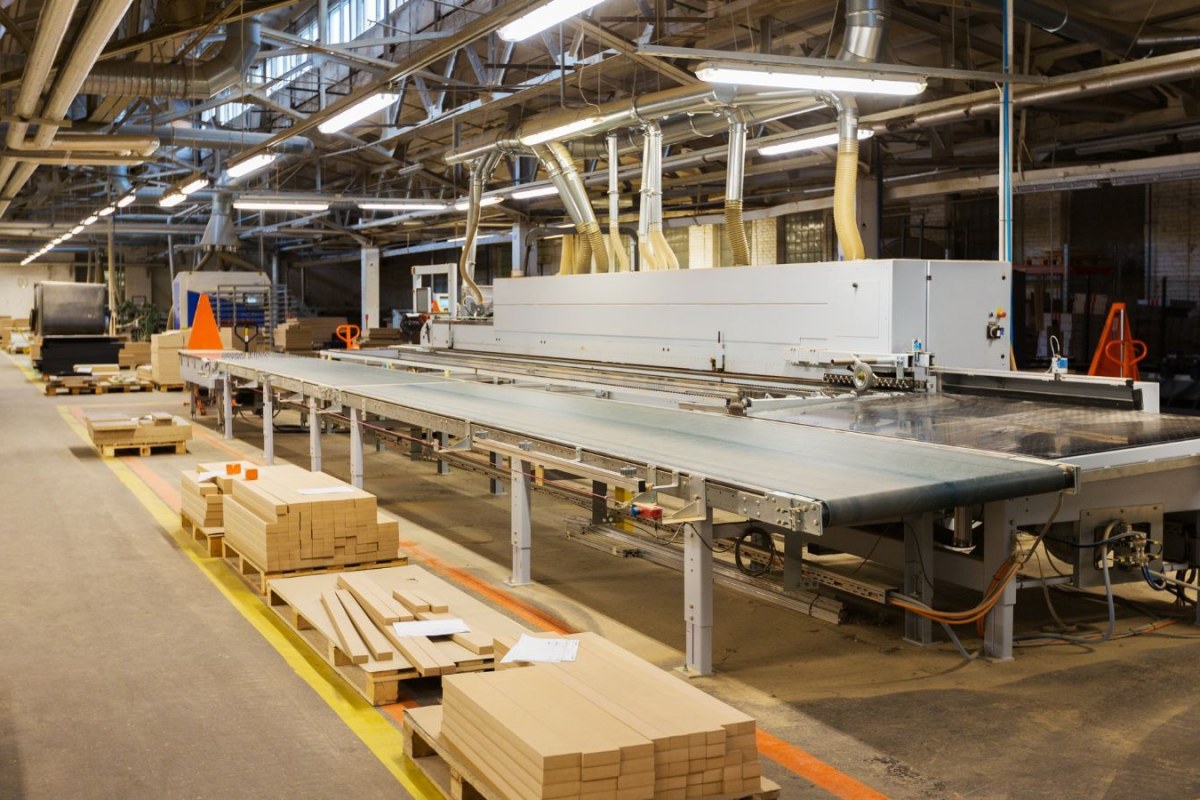 truck loading furniture