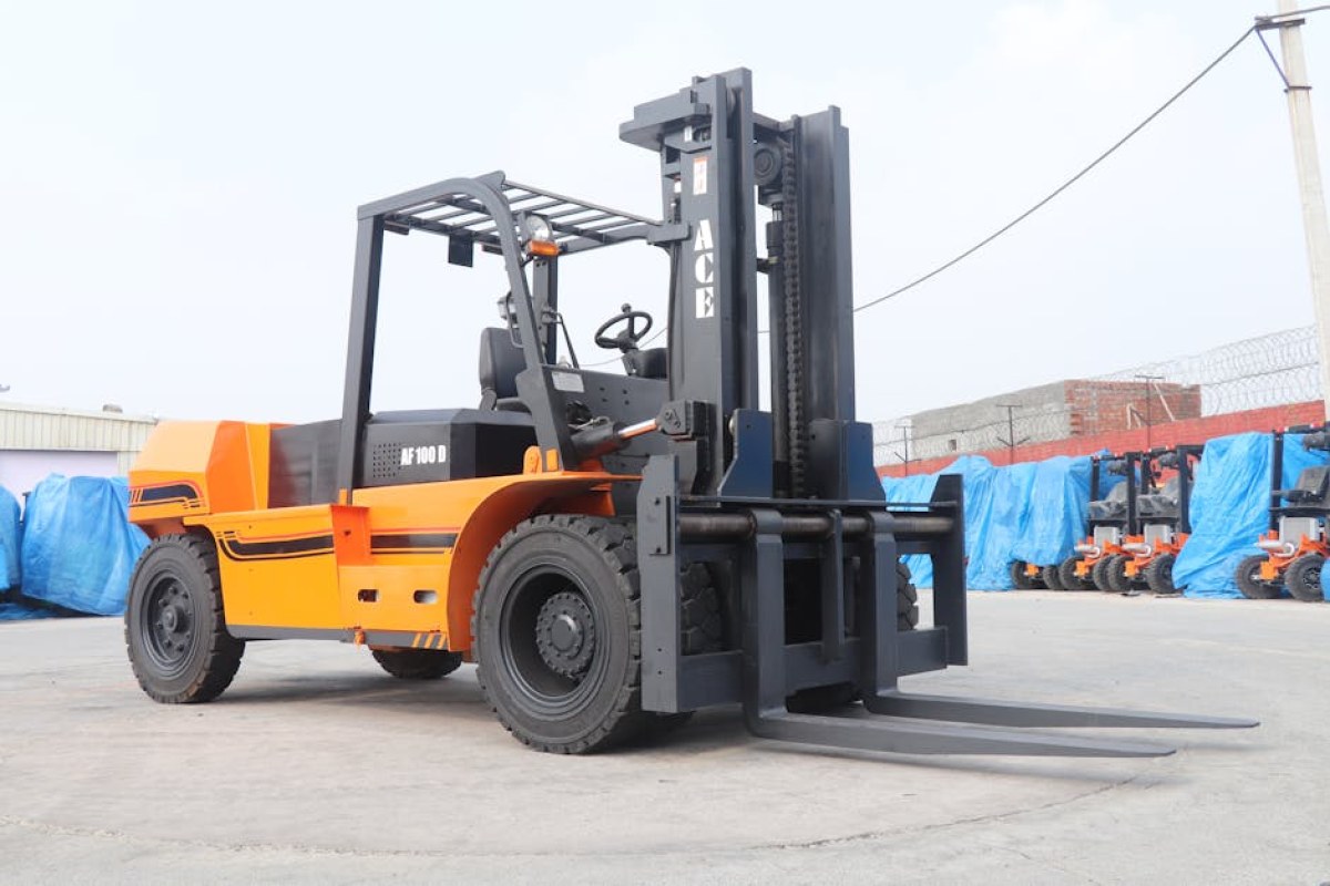 forklift warehouse rental