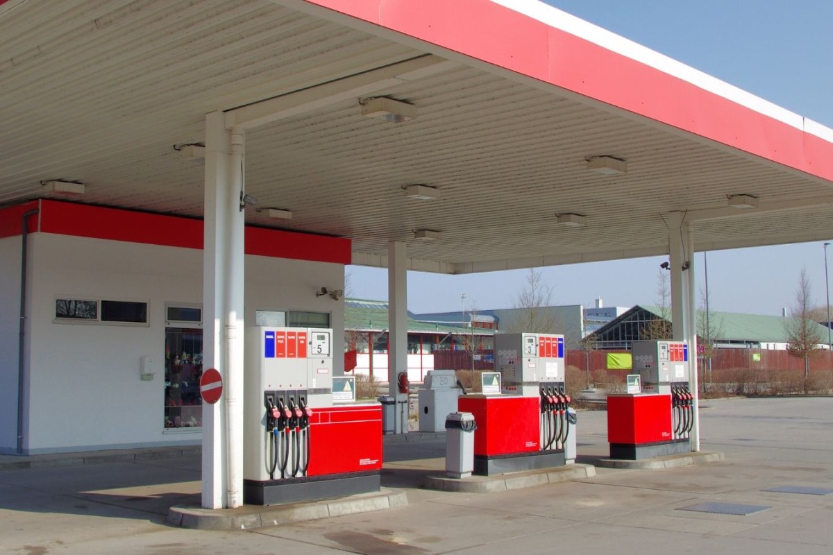 fuel station control officer