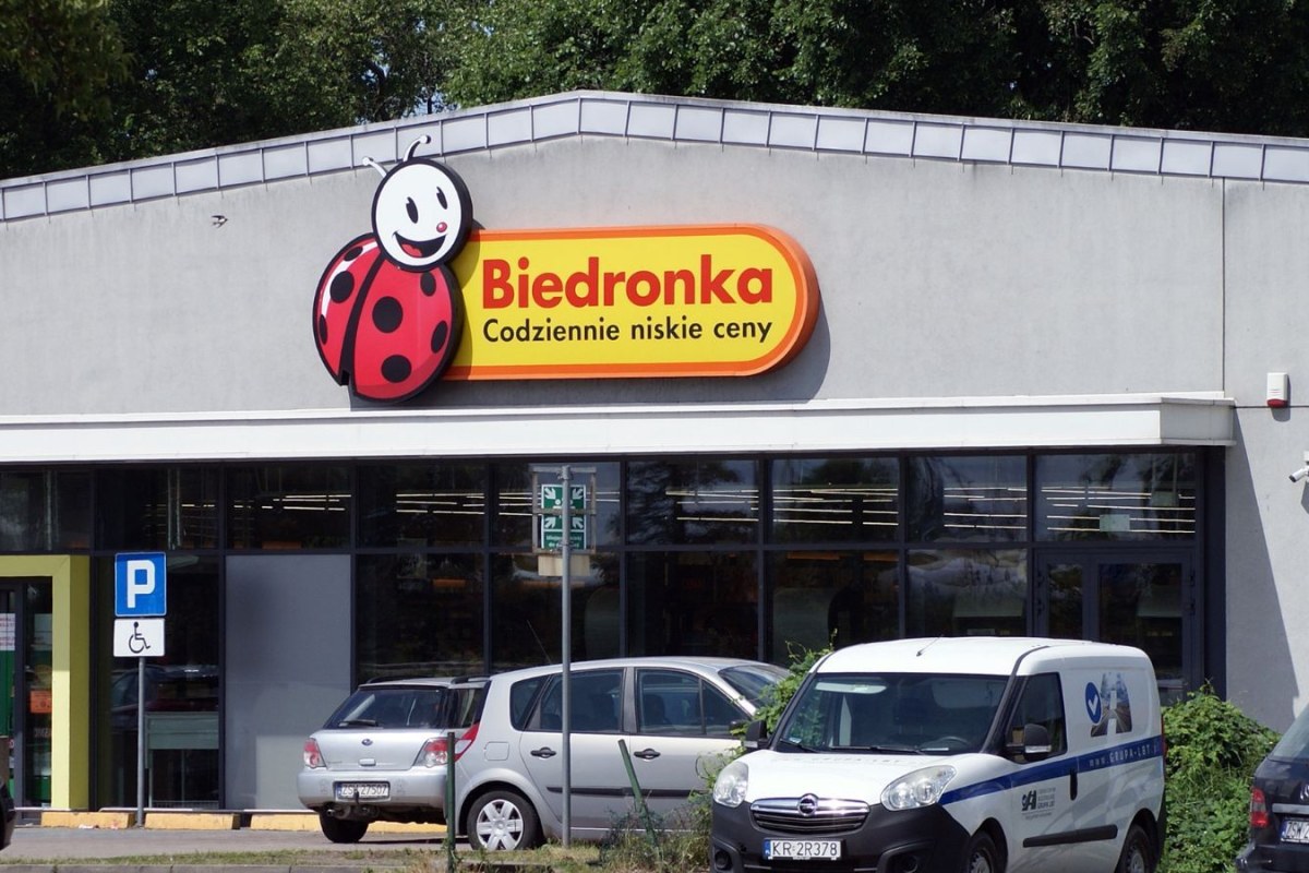 truck delivery warehouse