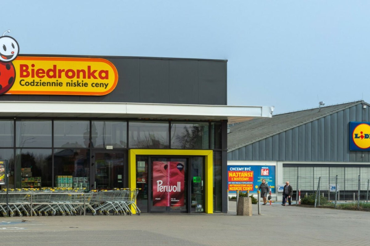 supermarket discount shelf