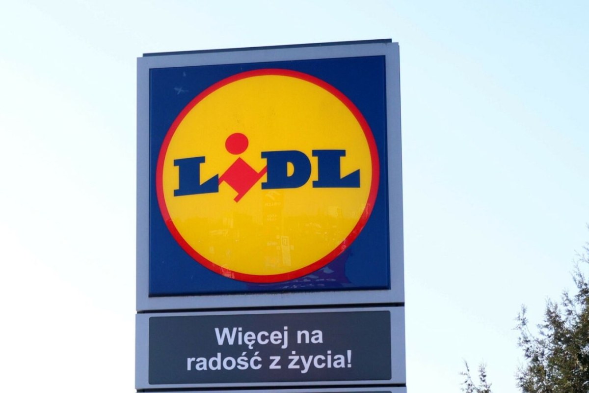 truck delivery warehouse