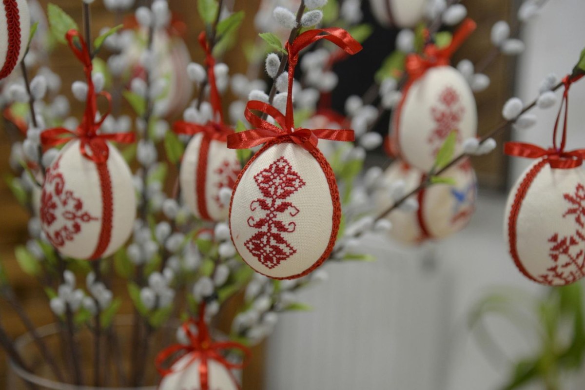 truck easter decoration