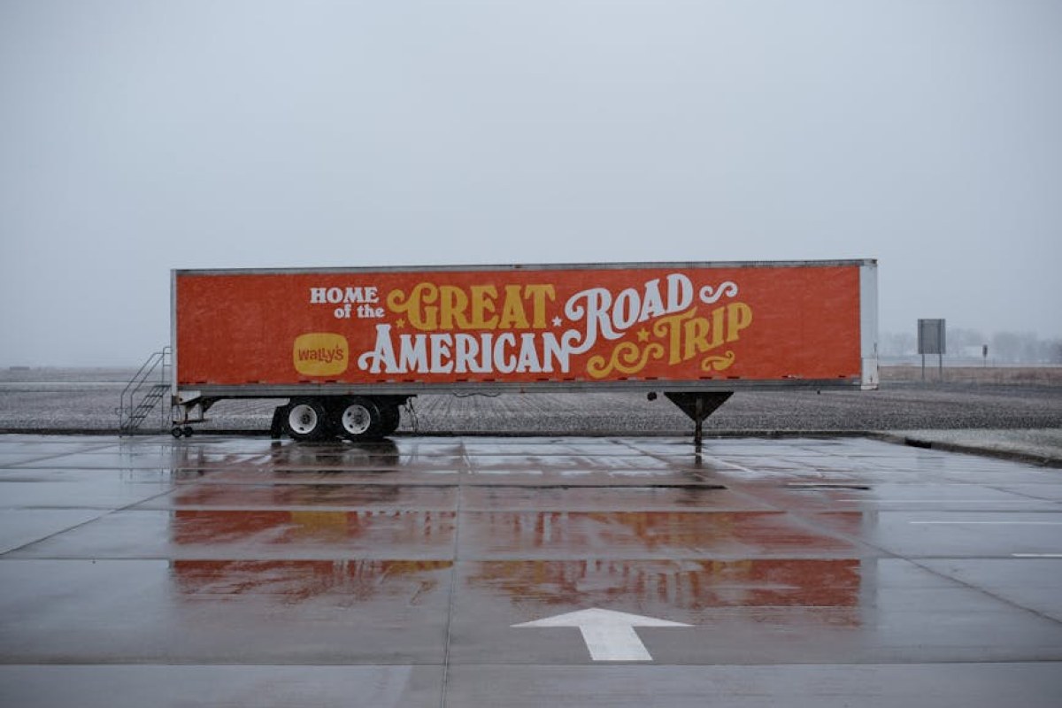 semi trailer dealership