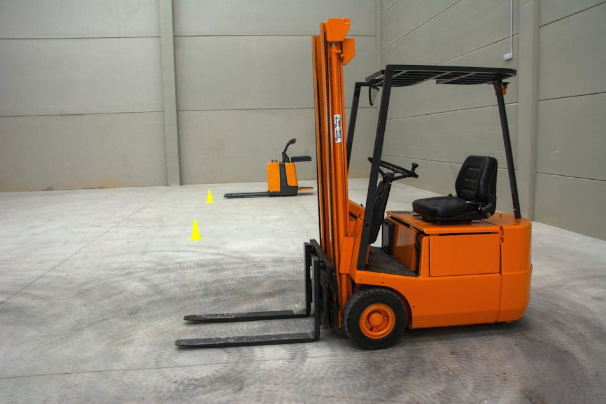 forklift warehouse rental