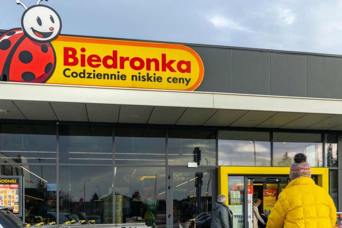 truck delivery supermarket