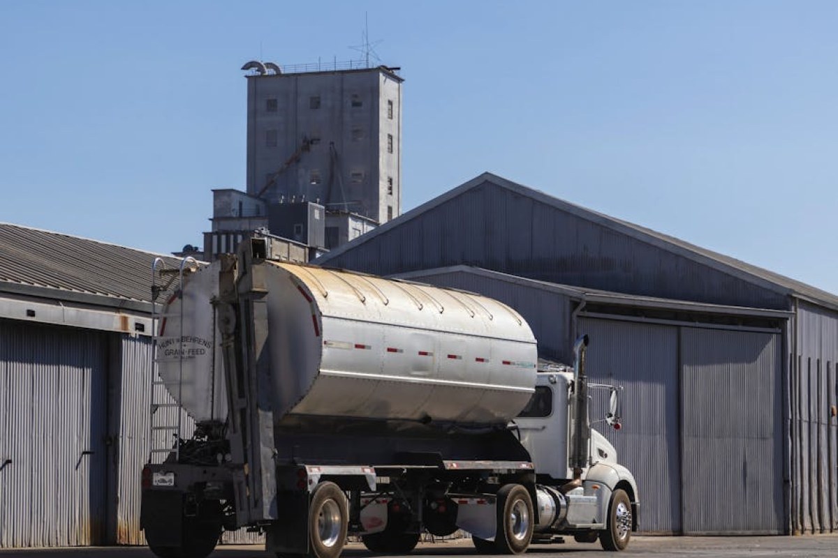 semi trailer dealership