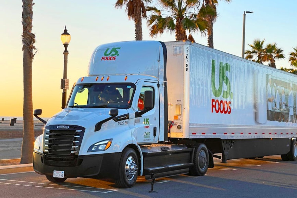 Freightliner truck dealership