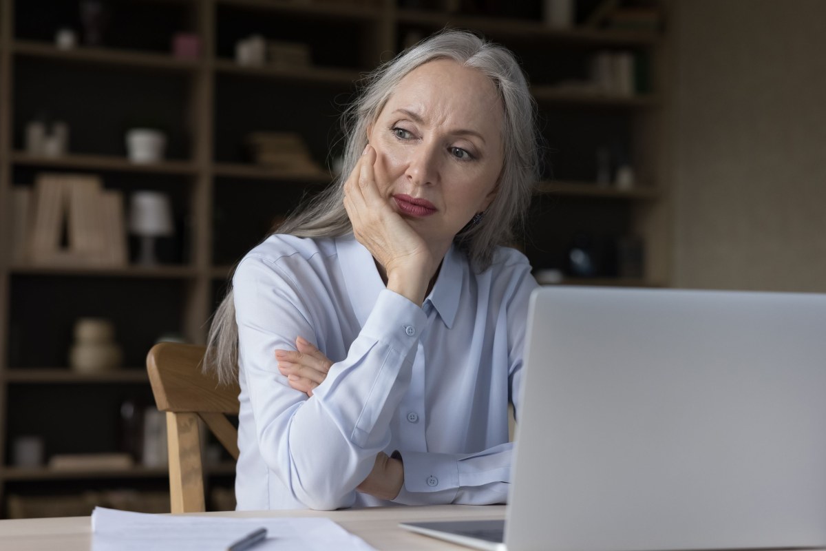 senior woman calculator