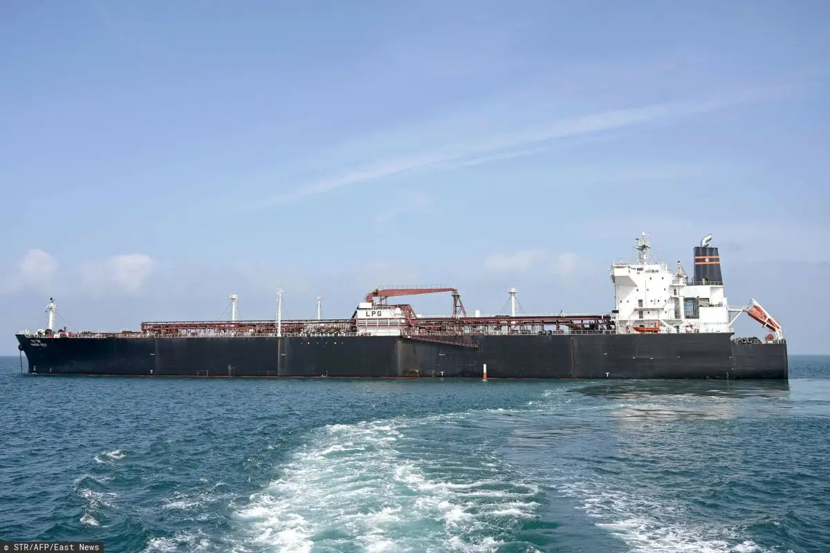 strait tanker ship