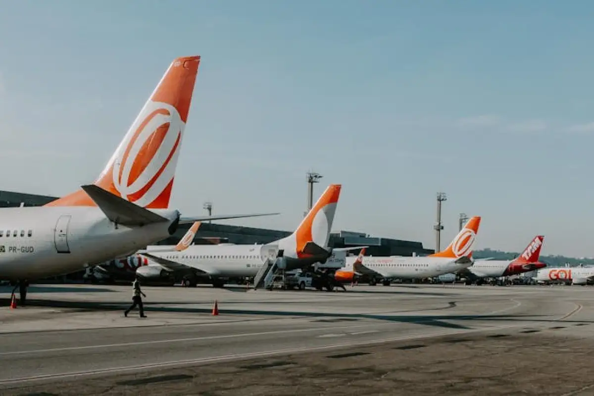 airplane airport crisis