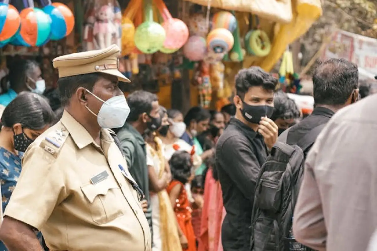 antique market police