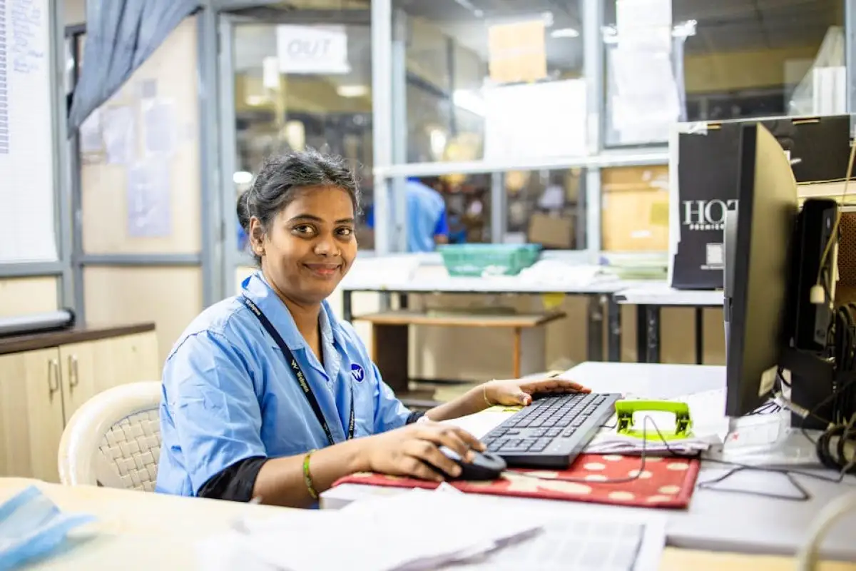 ZUS office worker