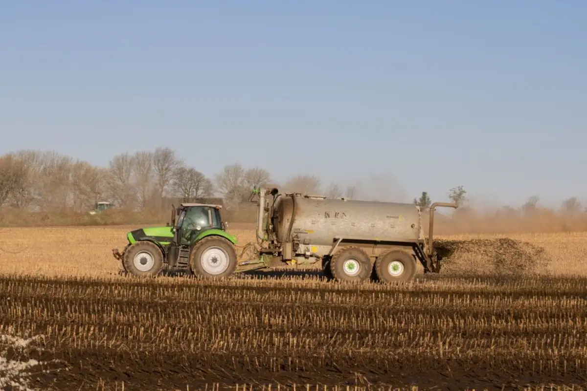 truck fertilizer transport