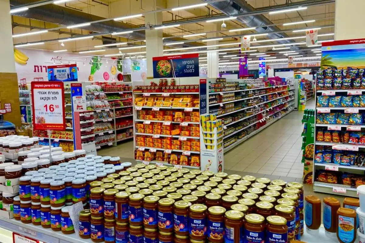 Dealz store interior