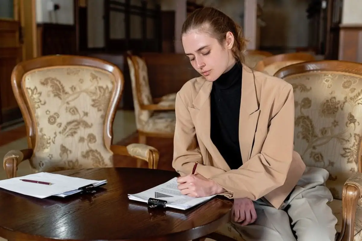 notary signing document