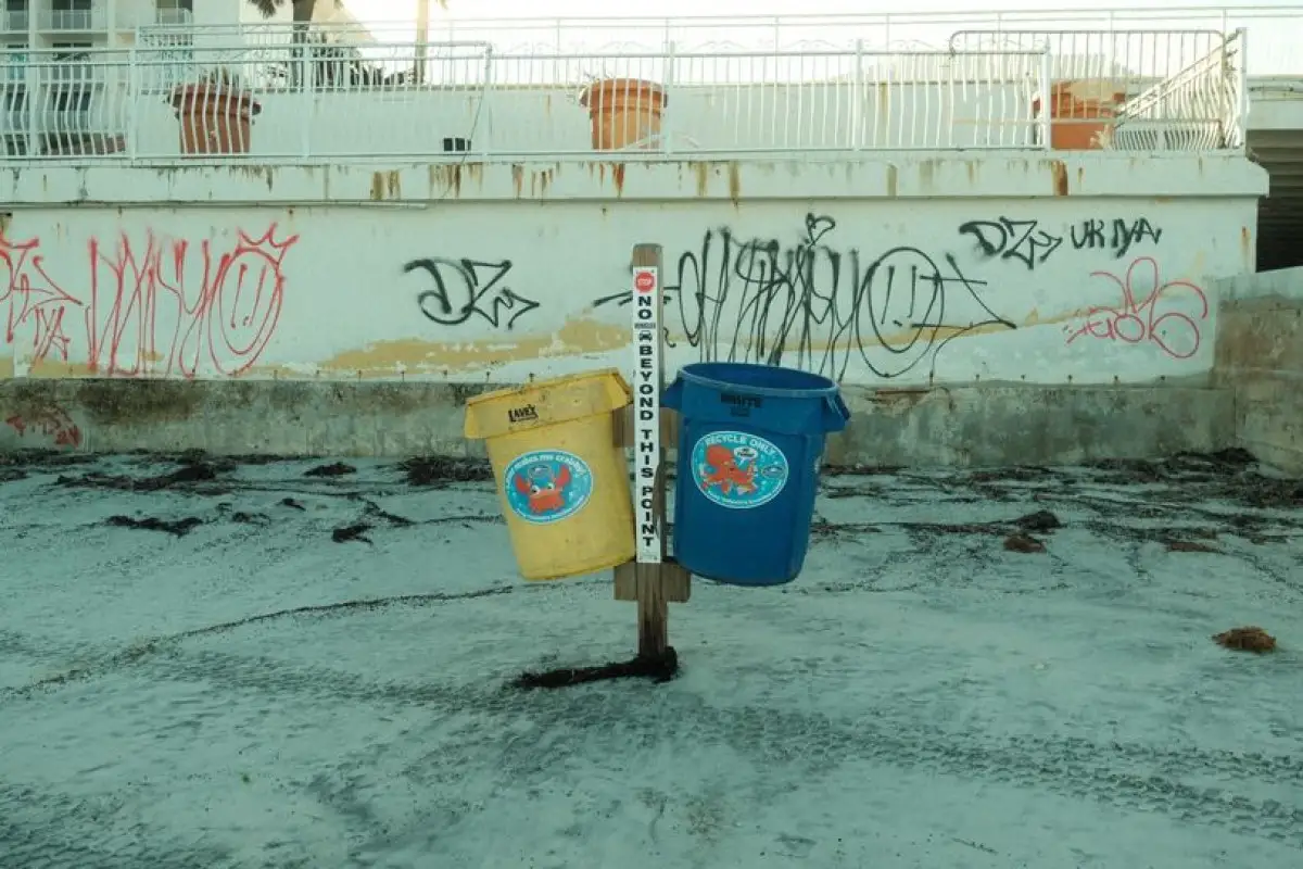 public trash bin