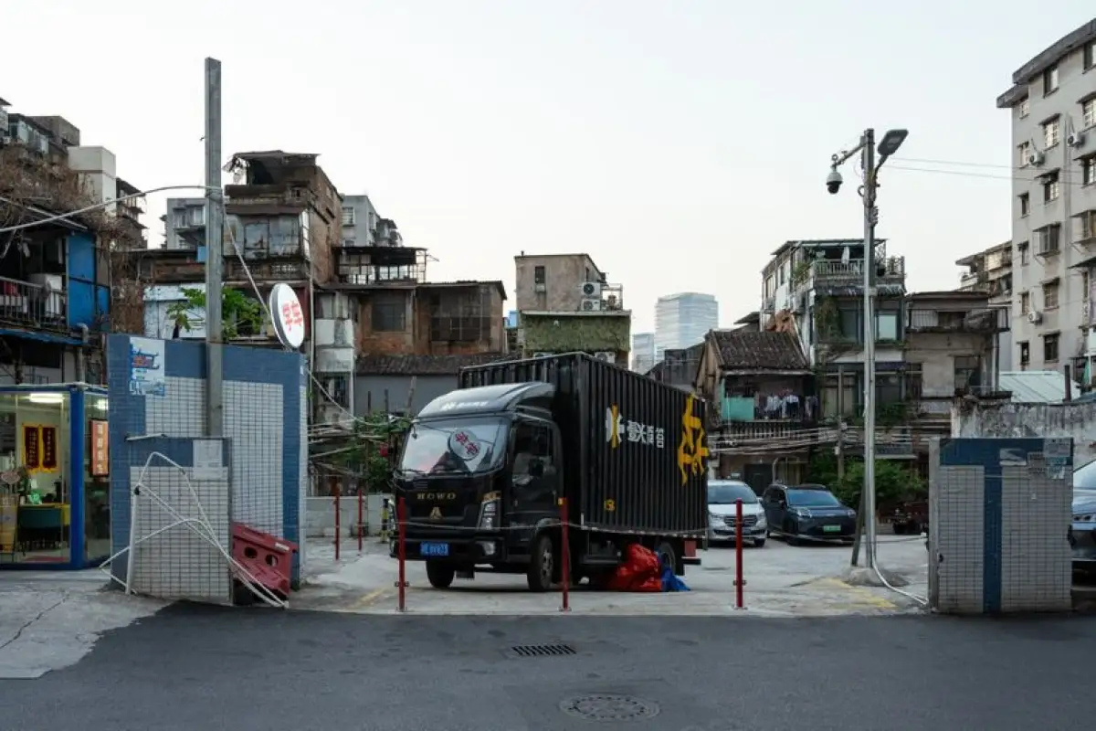 electric truck delivery