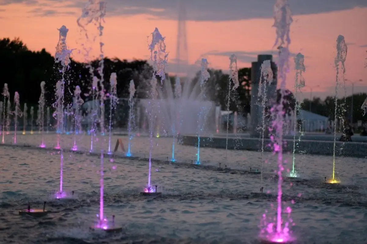 city fountain summer