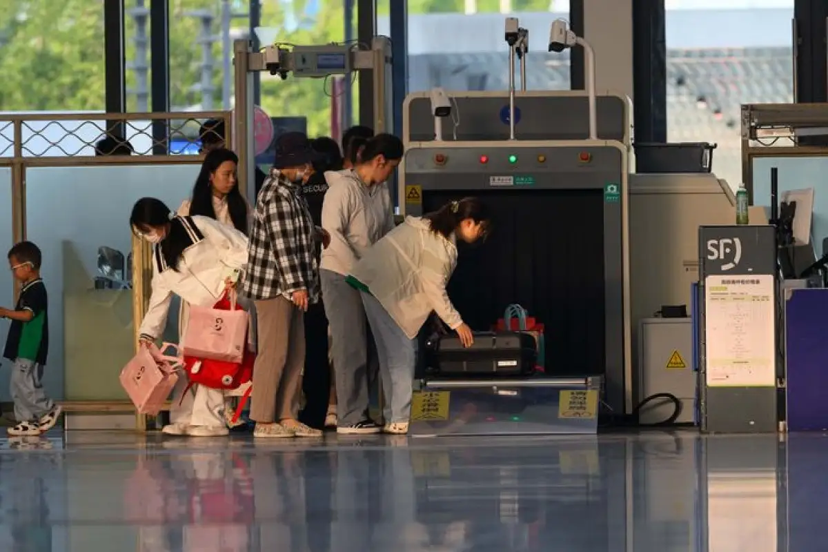 luggage check airport