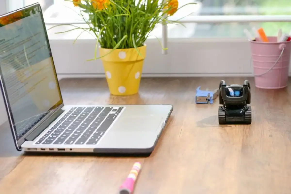 robot working with laptop