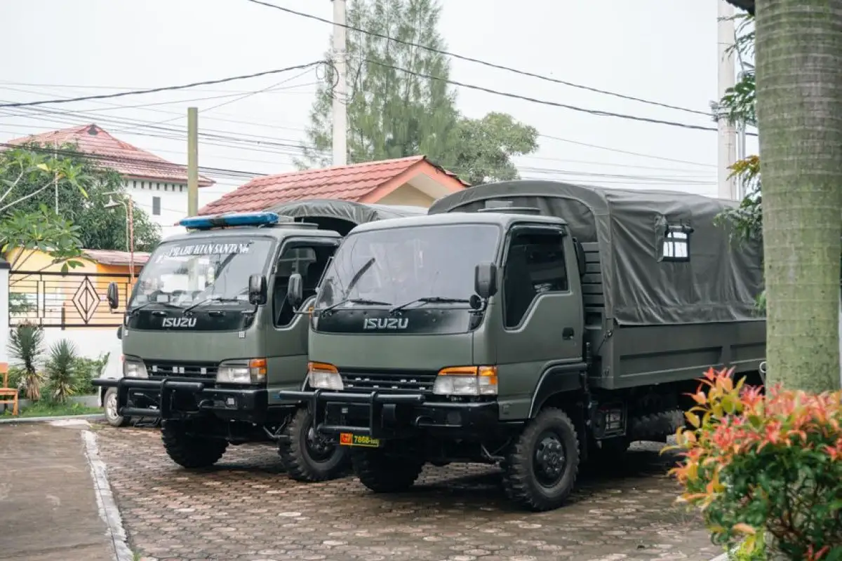 Isuzu truck veteran technician