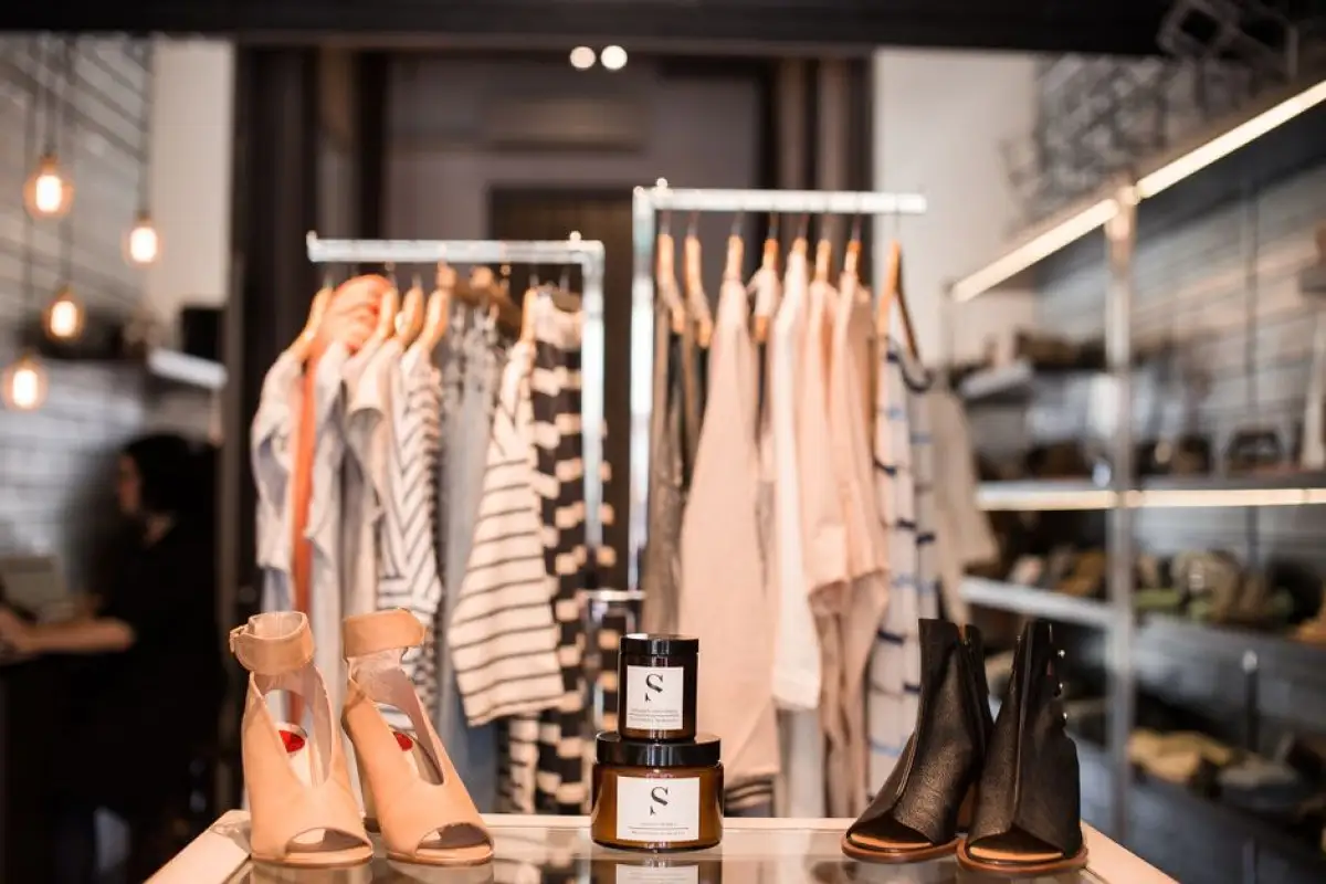 shopping sunday store