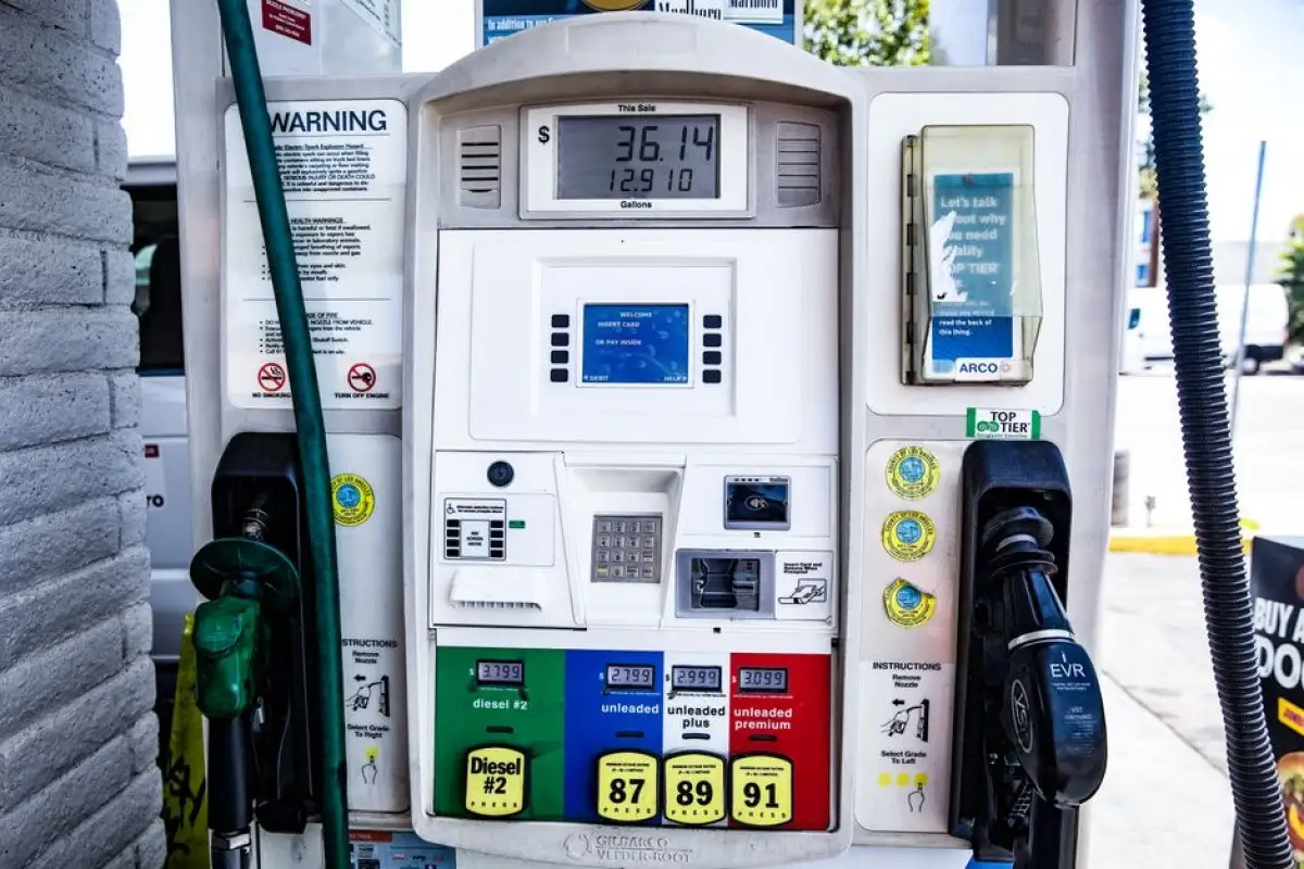 fuel station price