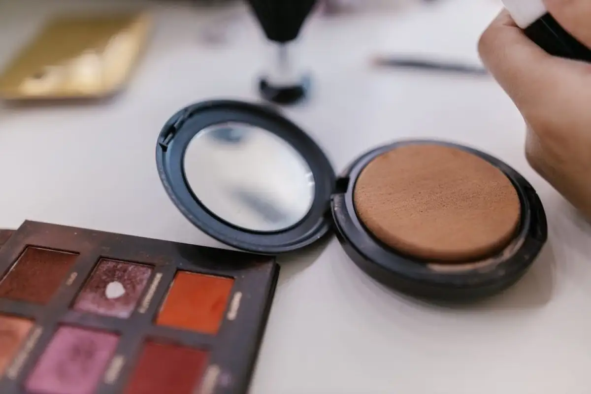 cosmetics brand closing