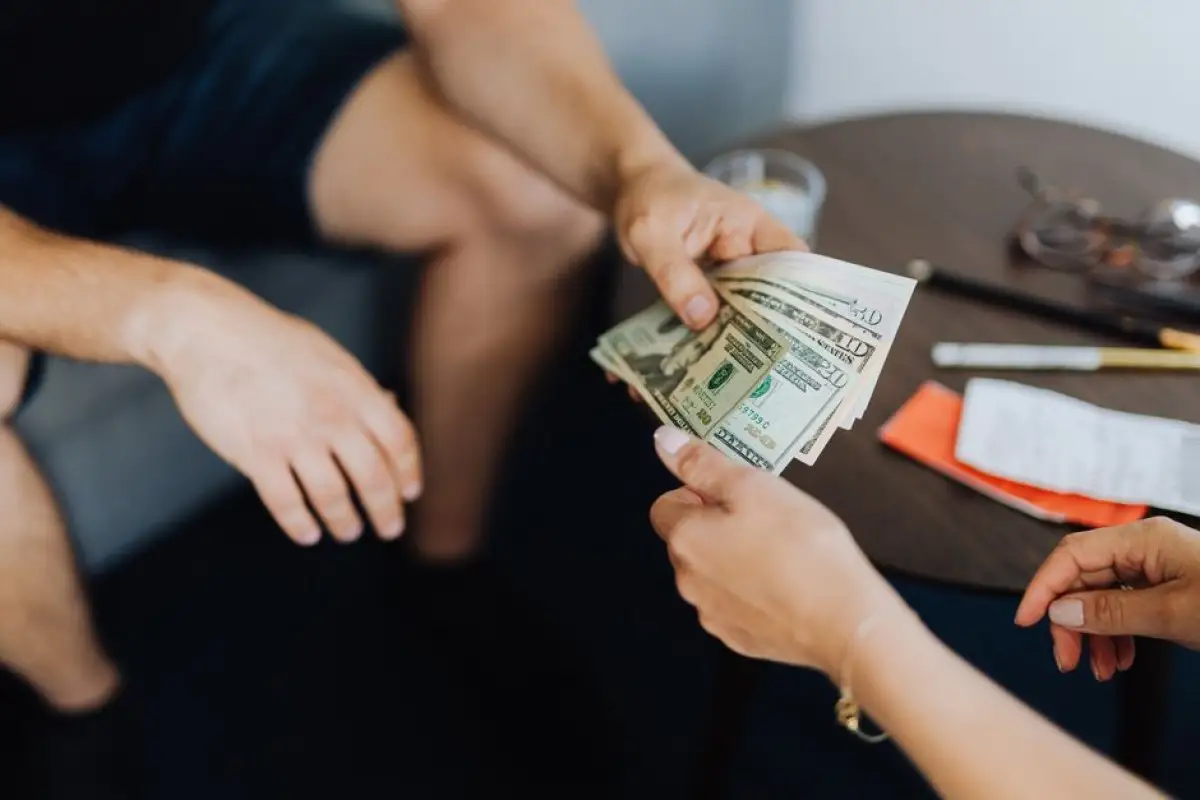 senior receiving money