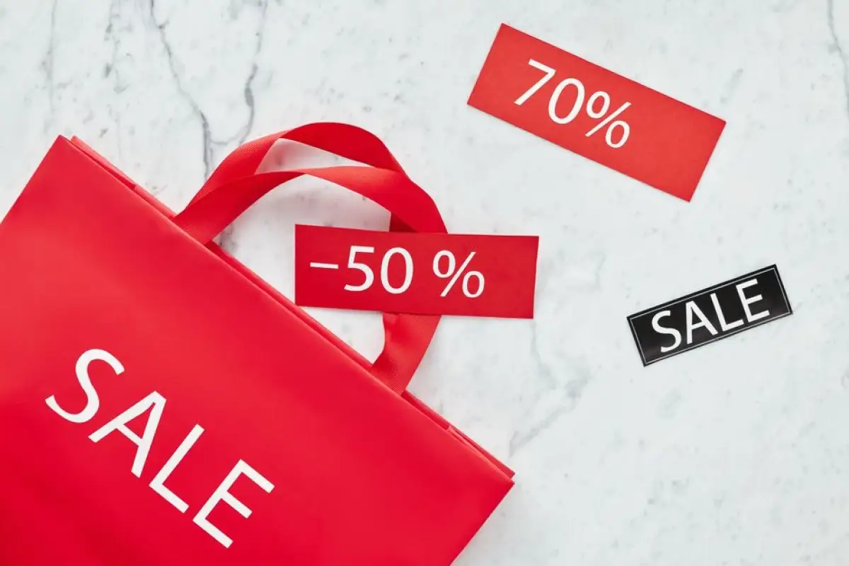 discount store closing