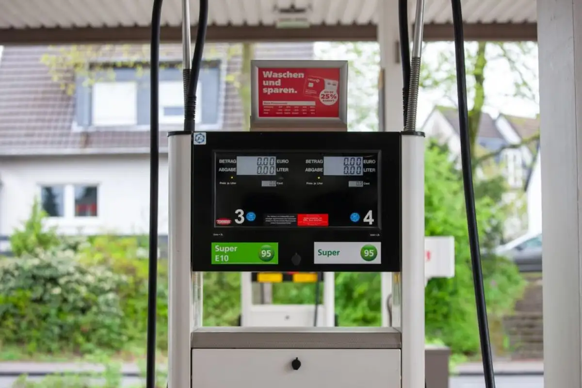 fuel station price